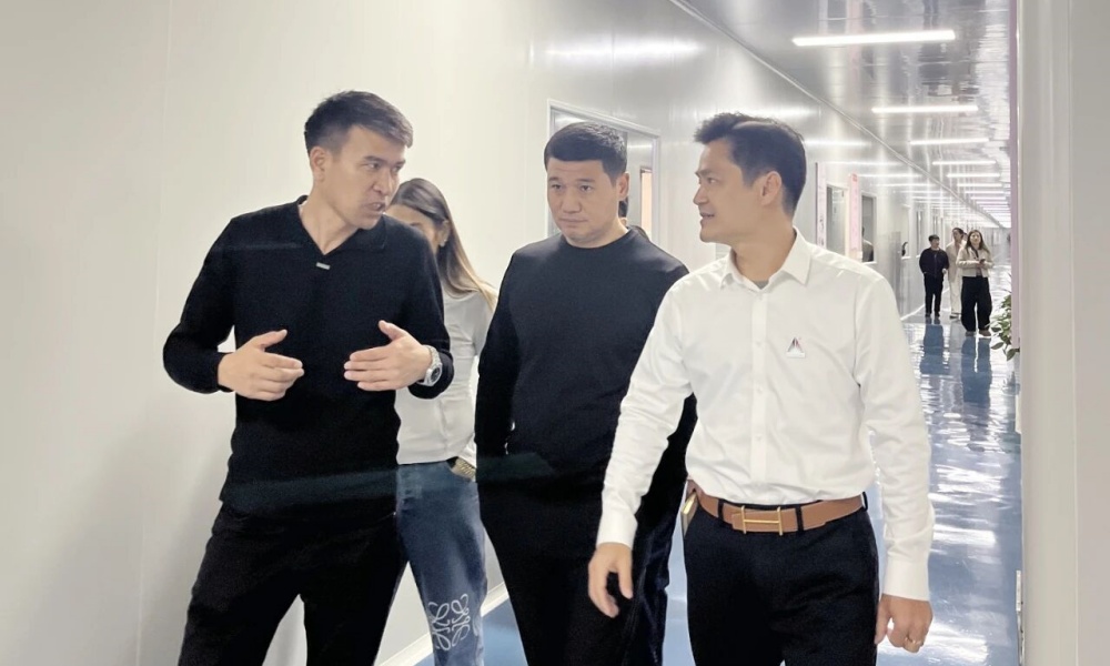 微信å¾ç_2025-11-19_131058_408 The China-Kazakhstan delegation has an in-depth connection with Renjiang Photovoltaics and jointly draws a blueprint for new energy cooperation(images 1)